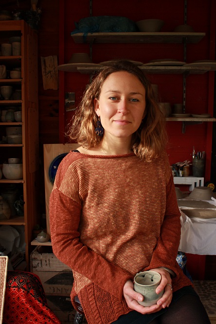 Jay Frazer wears a Kelp Top in Rust Linen.
