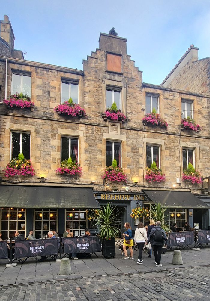 The Beehive in the Edinburgh Grassmarket