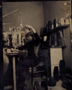 Helen knitting at Freshly Pict
